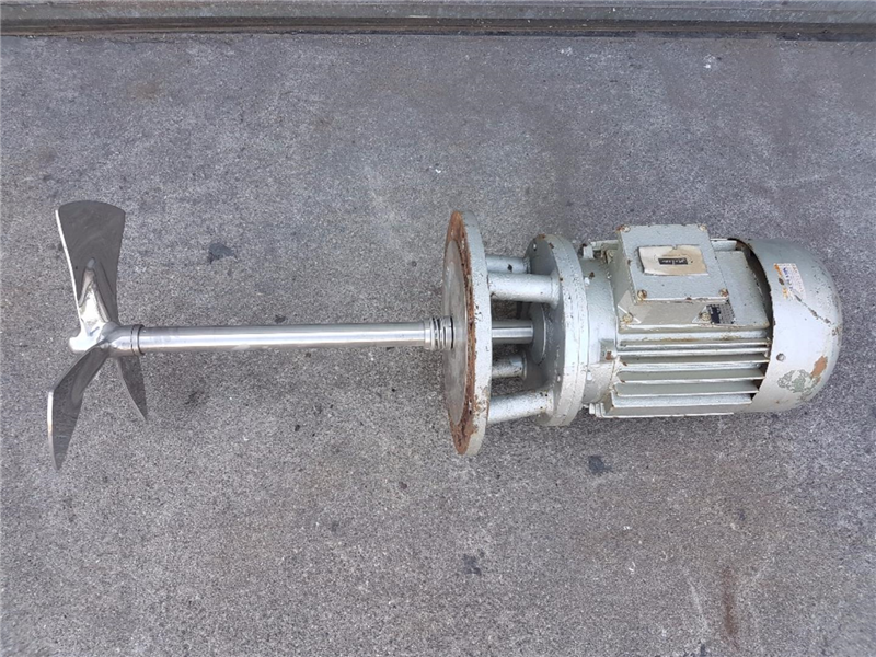 Agitateur side-entry 2,5 KW axe 500mm hélice NW200